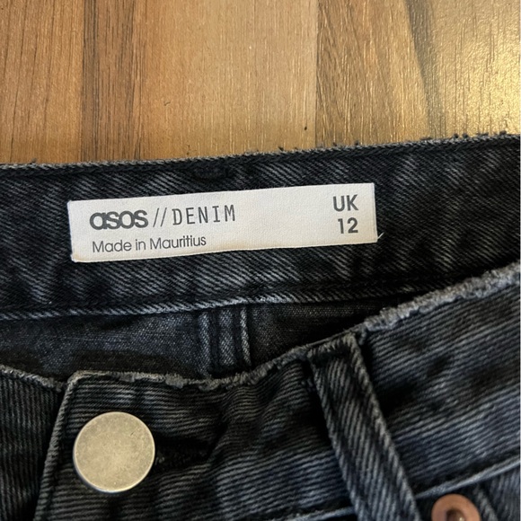 ASOS Black Distressed Denim Mini Skirt Ripped Raw Hem Grunge Y2K Size US 8 - Picture 3 of 9
